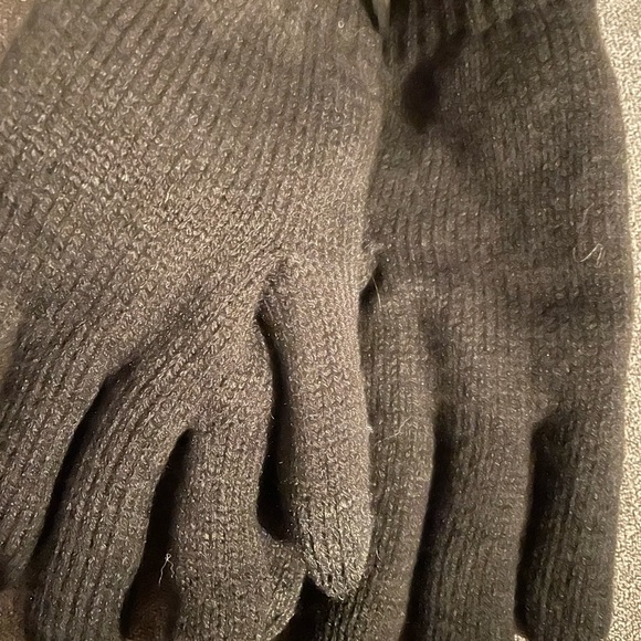 winter essentials Fuzzy inside, warm texting winter black gloves-NWT - Picture 4 of 6